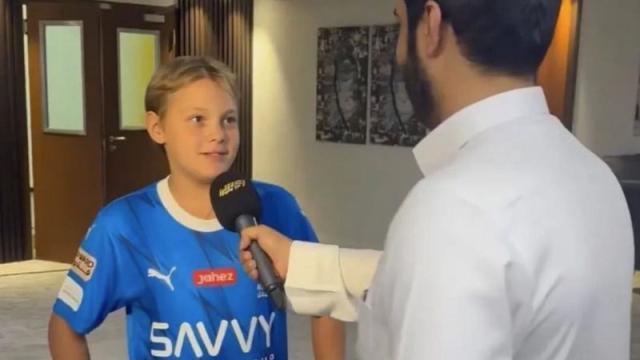 天天盈球-接受沙特电视台采访 内马尔儿子流利英语令人赞叹